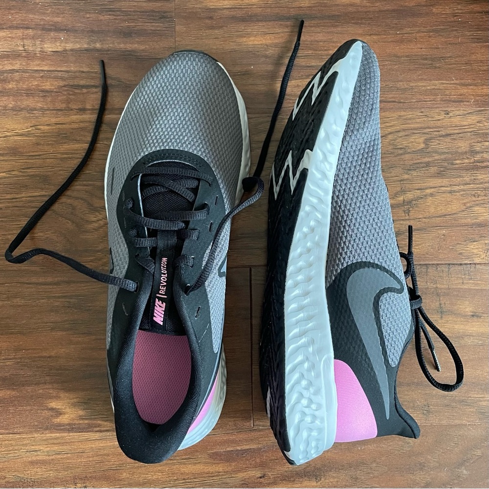 Nike Revolution 5 Gray and Pink Women’s Running Shoes Wide Width